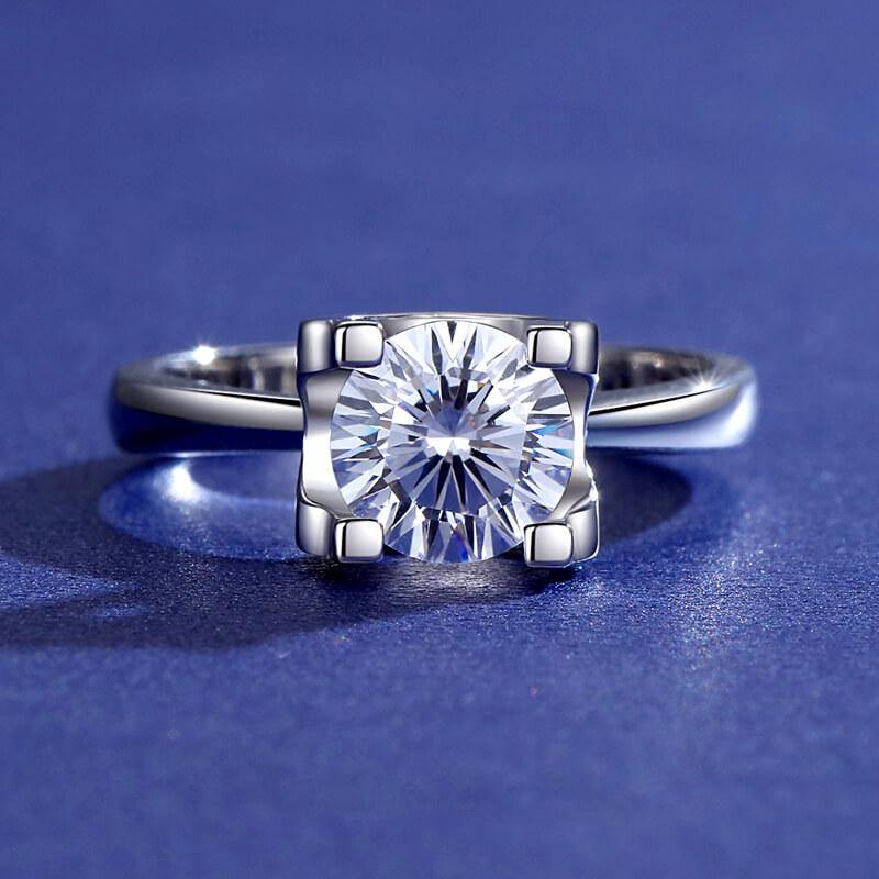 Solitaire Round Cut Moissanite Engagement Ring