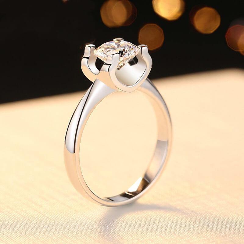 Solitaire Round Cut Moissanite Engagement Ring